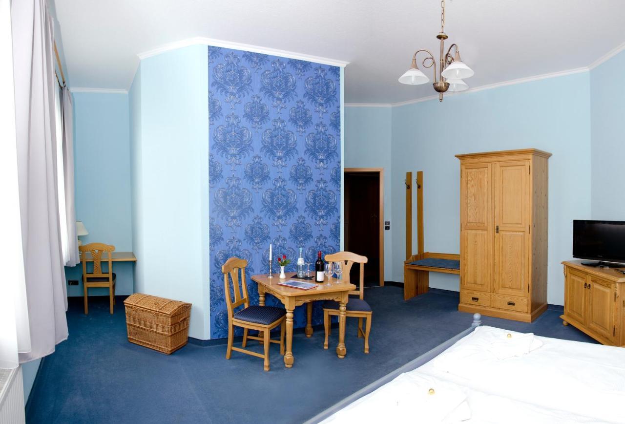 Hotel & Restaurant Haus Am See Locknitz Bagian luar foto