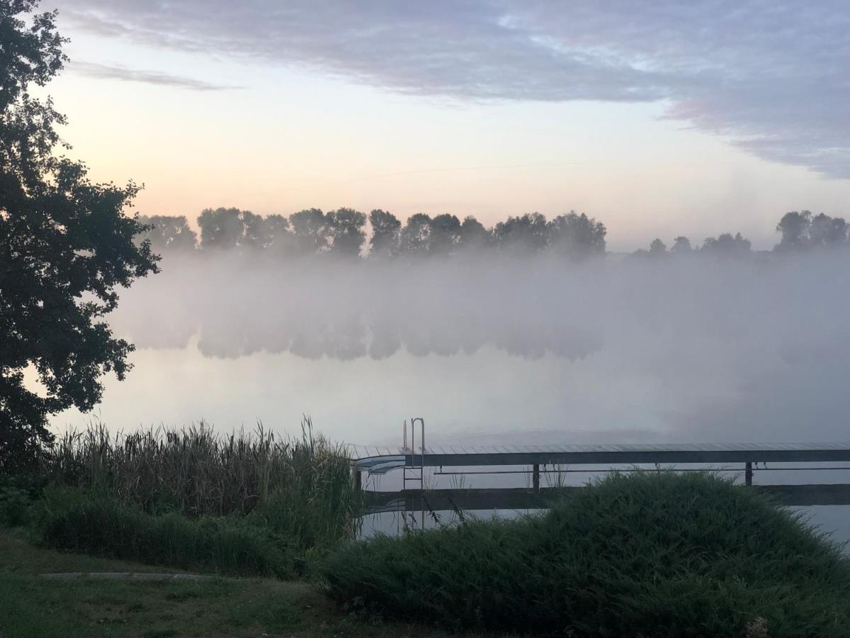Hotel & Restaurant Haus Am See Locknitz Bagian luar foto