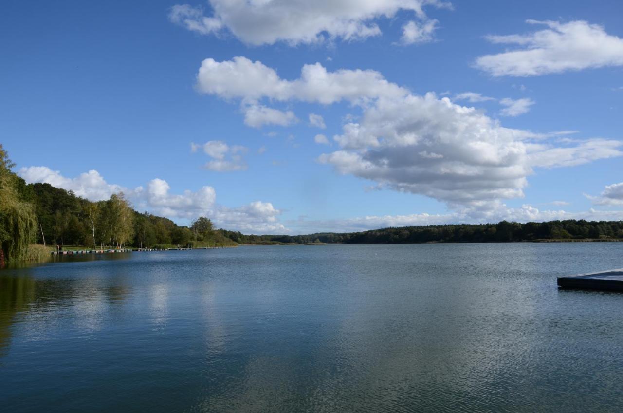 Hotel & Restaurant Haus Am See Locknitz Bagian luar foto
