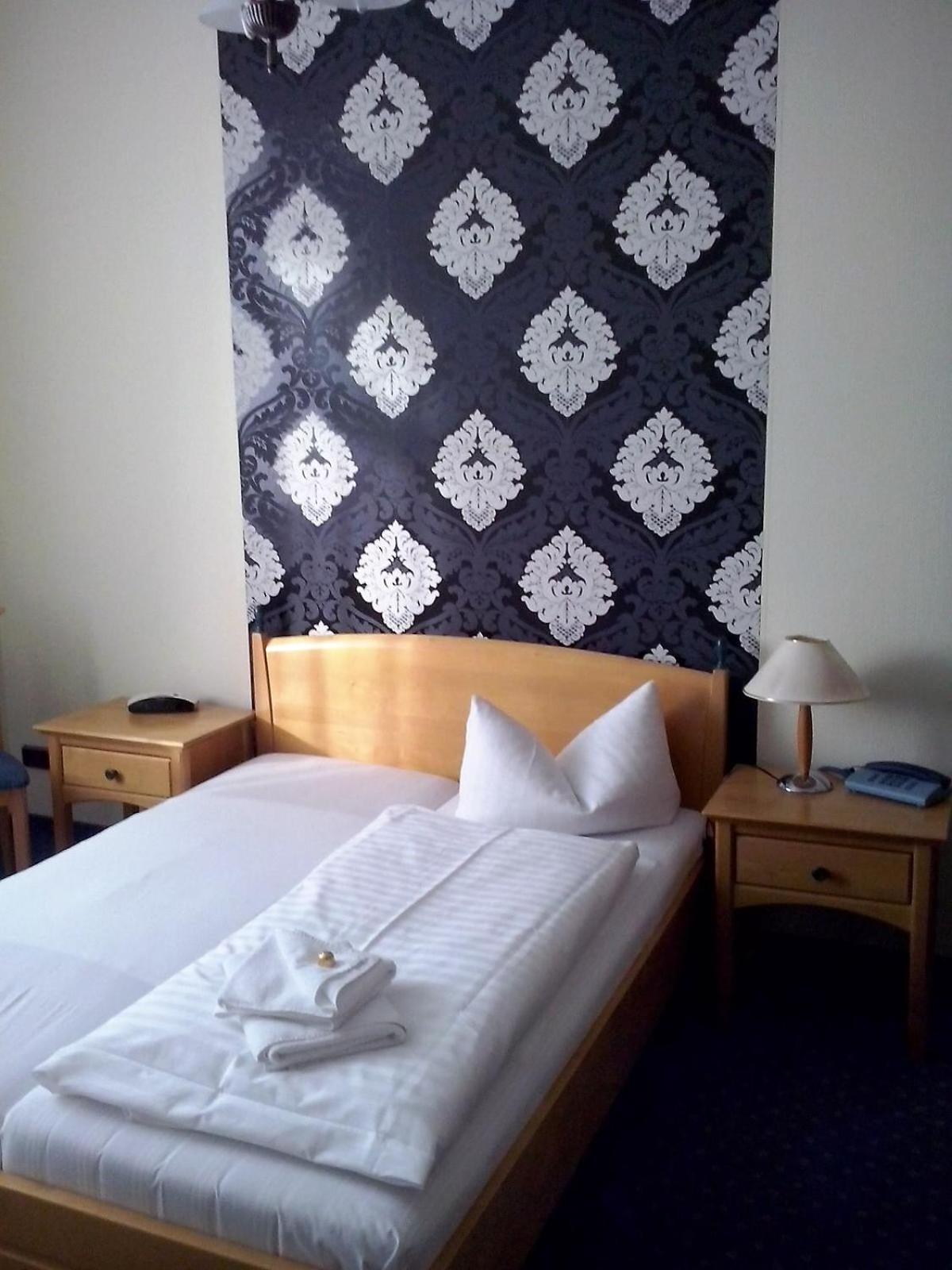 Hotel & Restaurant Haus Am See Locknitz Bagian luar foto