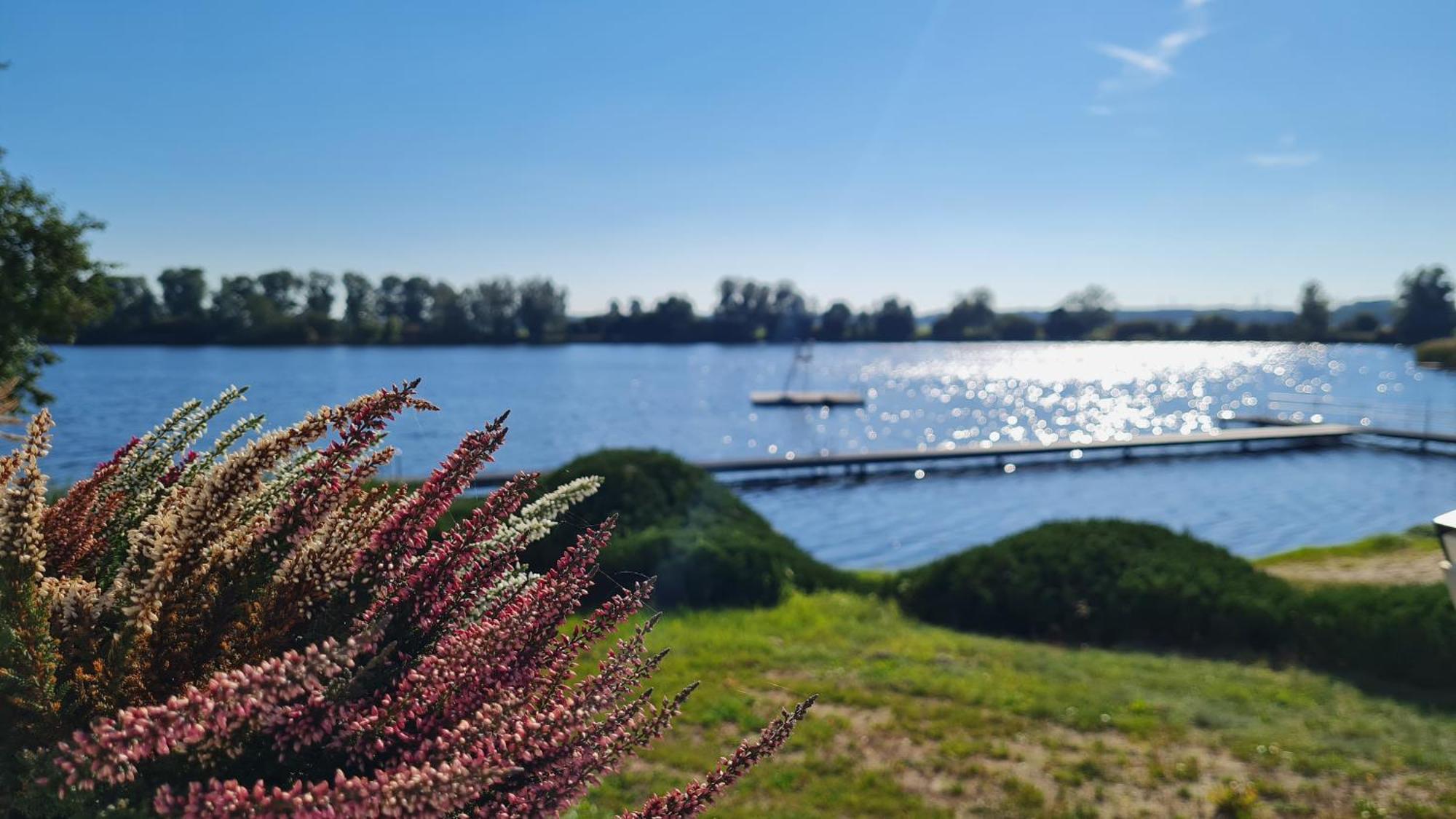 Hotel & Restaurant Haus Am See Locknitz Bagian luar foto