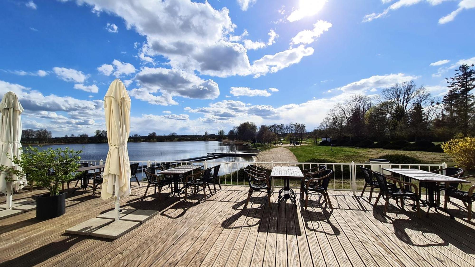 Hotel & Restaurant Haus Am See Locknitz Bagian luar foto