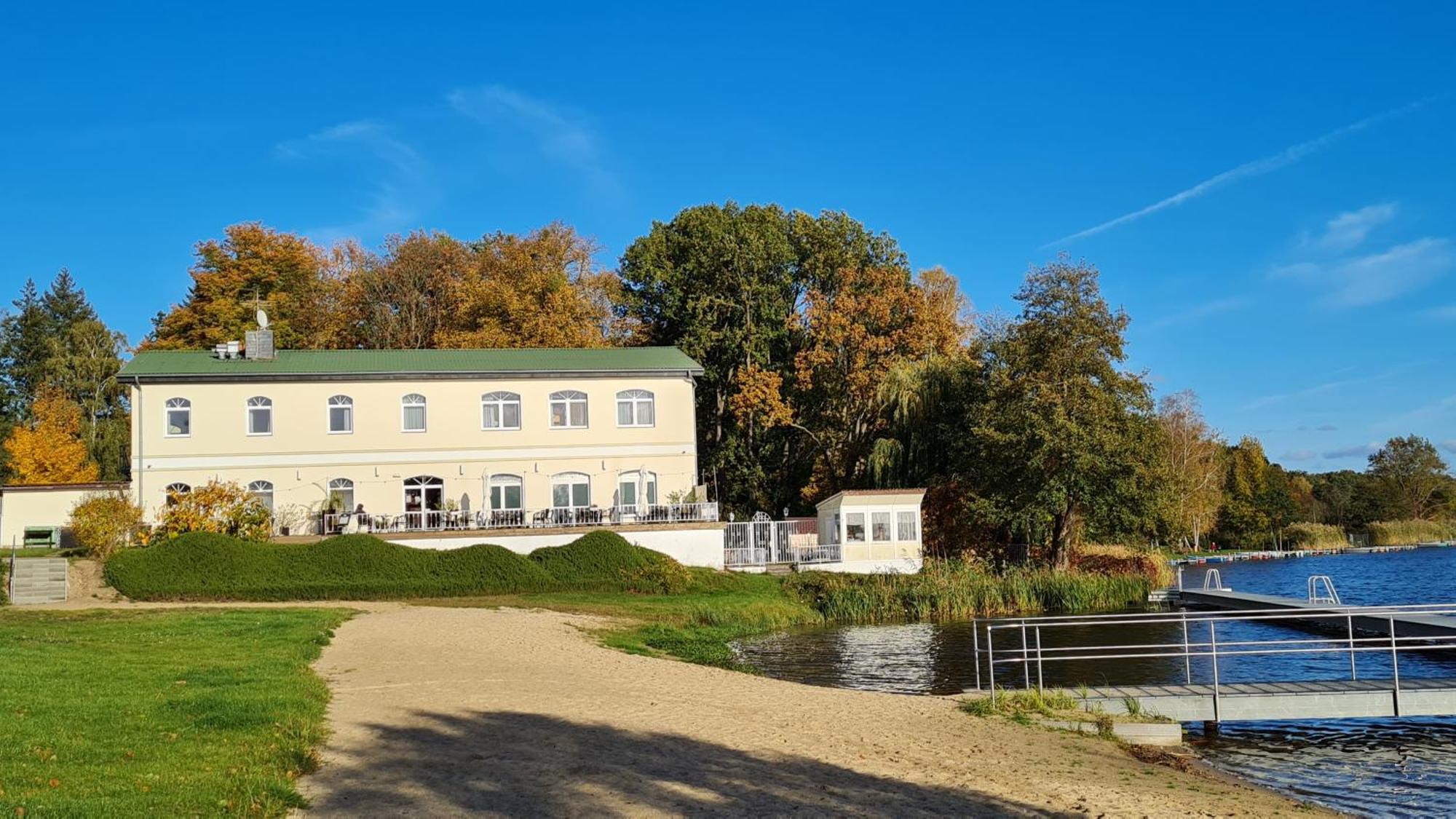 Hotel & Restaurant Haus Am See Locknitz Bagian luar foto