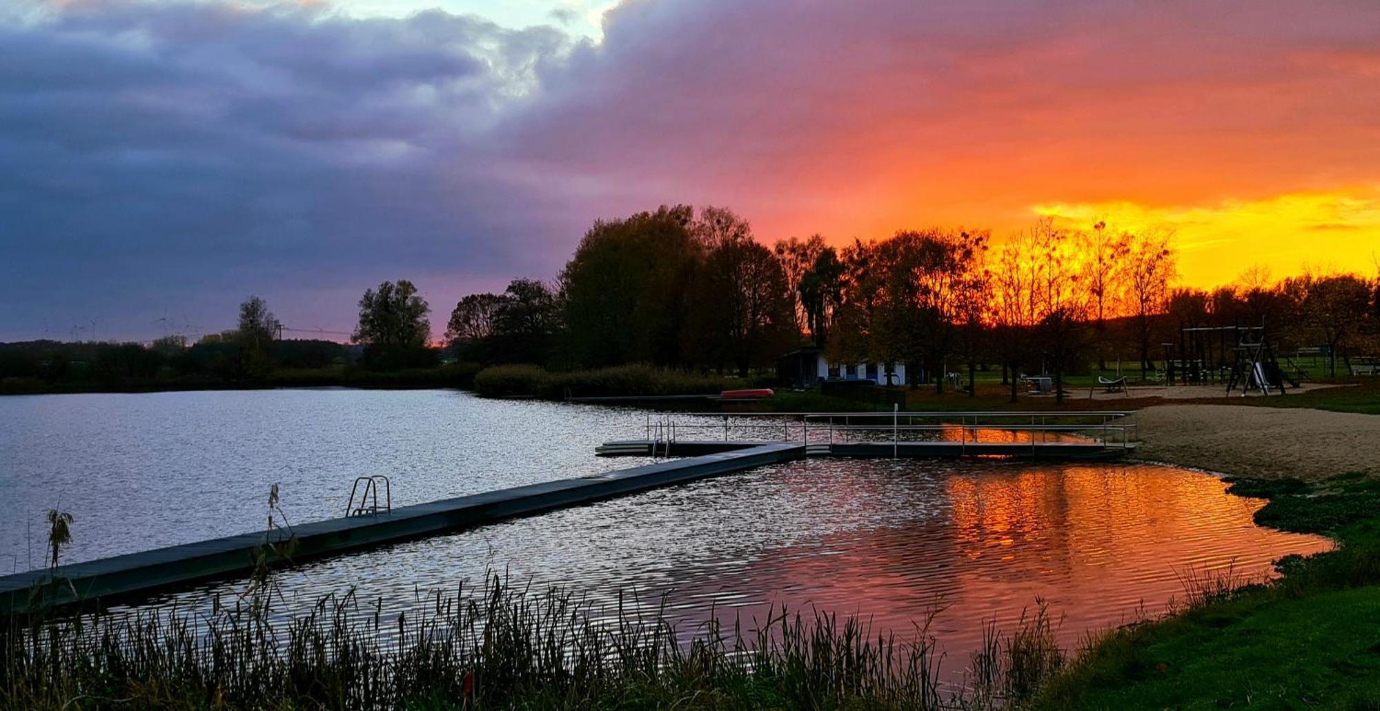 Hotel & Restaurant Haus Am See Locknitz Bagian luar foto