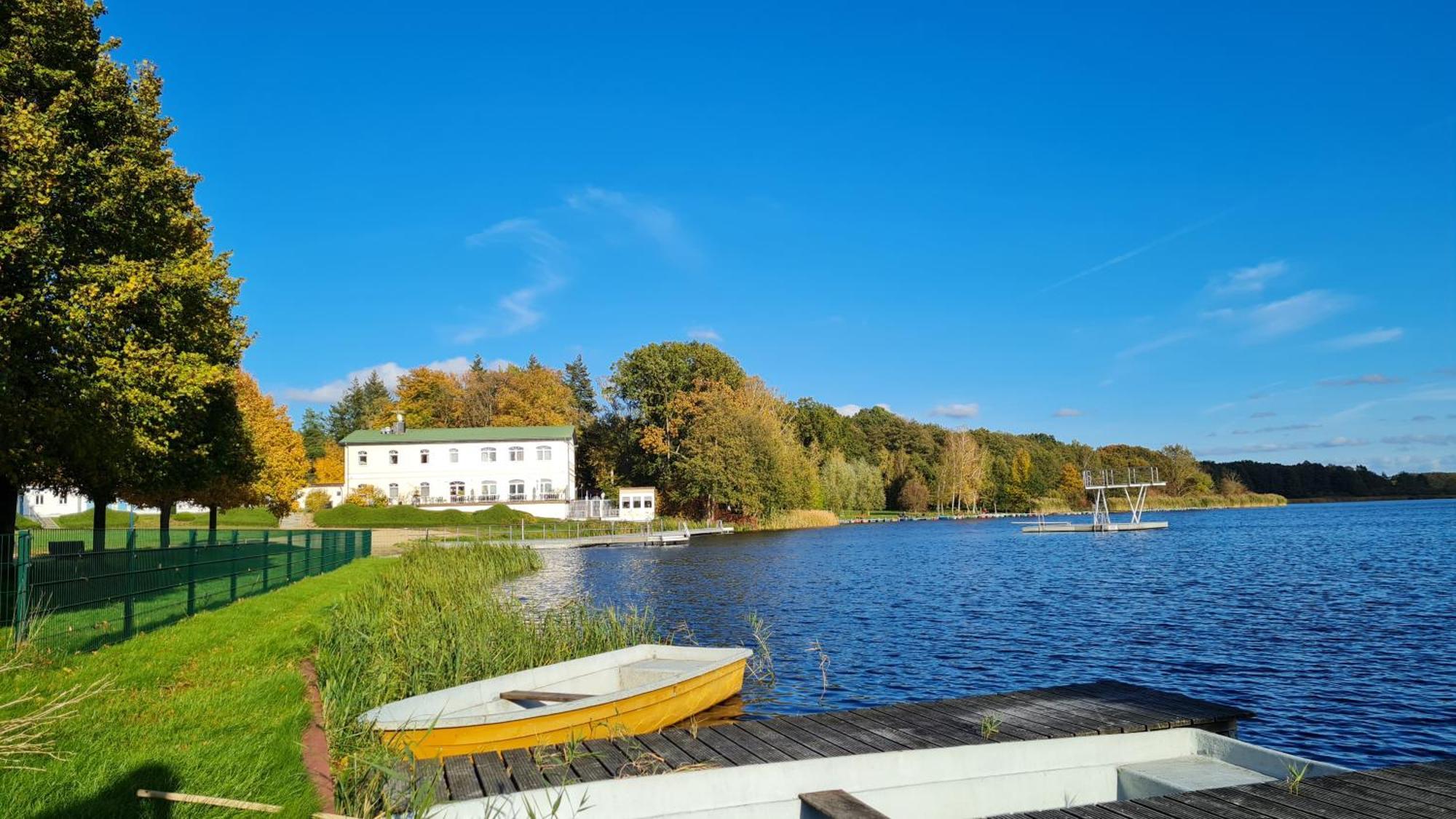 Hotel & Restaurant Haus Am See Locknitz Bagian luar foto