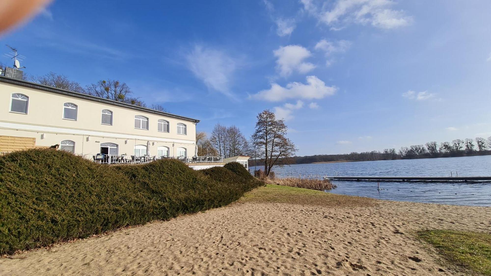 Hotel & Restaurant Haus Am See Locknitz Bagian luar foto