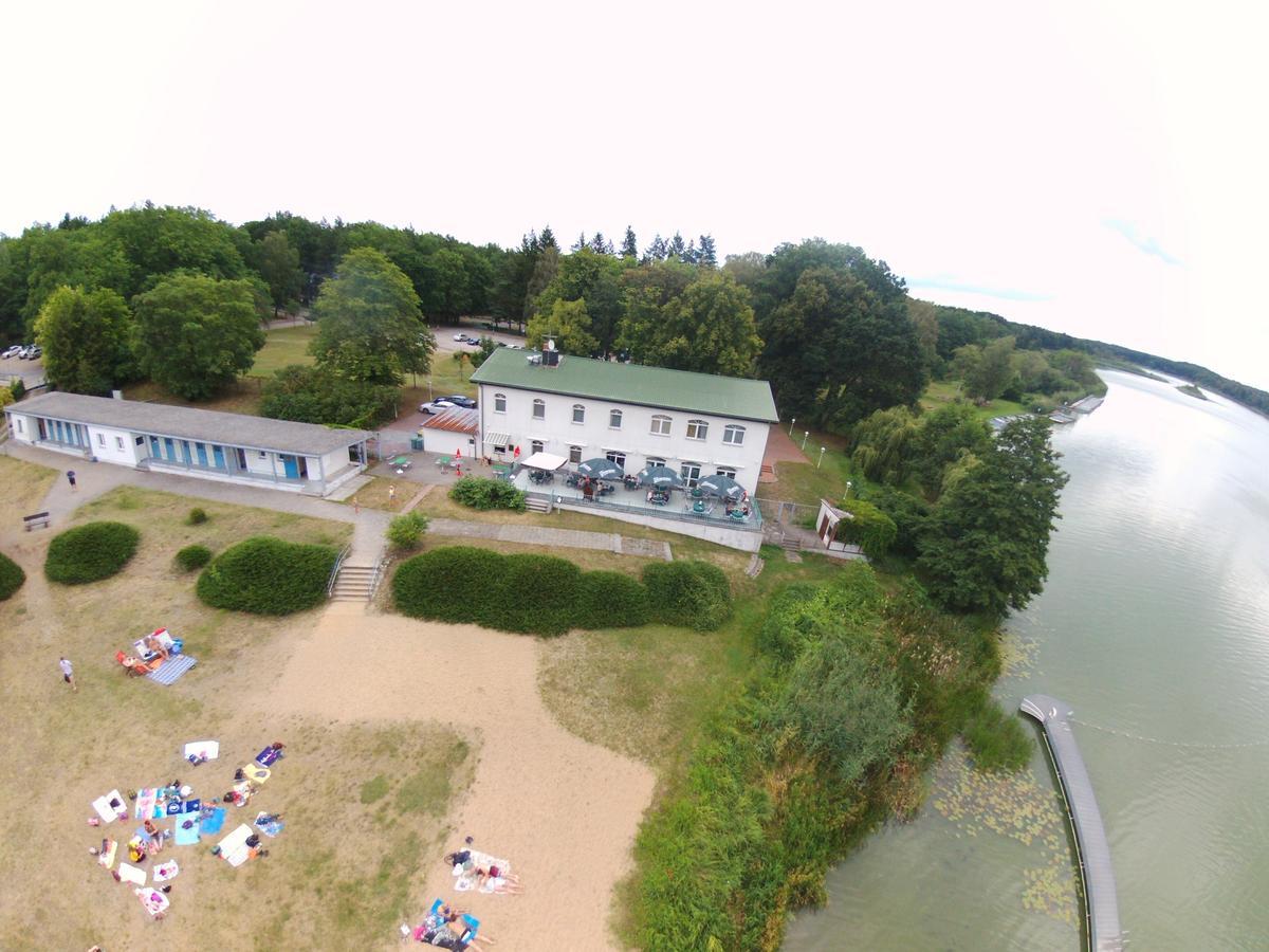 Hotel & Restaurant Haus Am See Locknitz Bagian luar foto