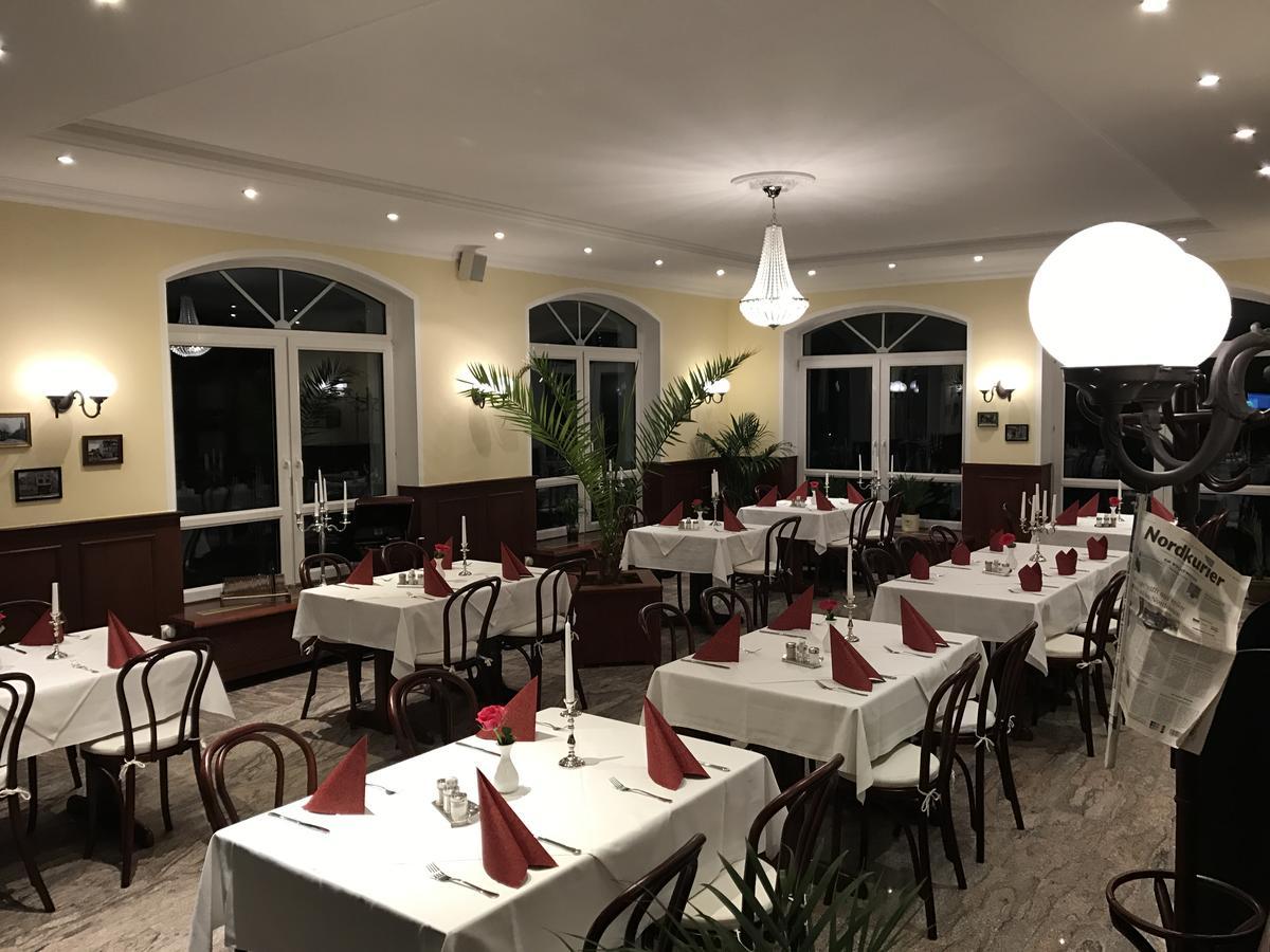 Hotel & Restaurant Haus Am See Locknitz Bagian luar foto