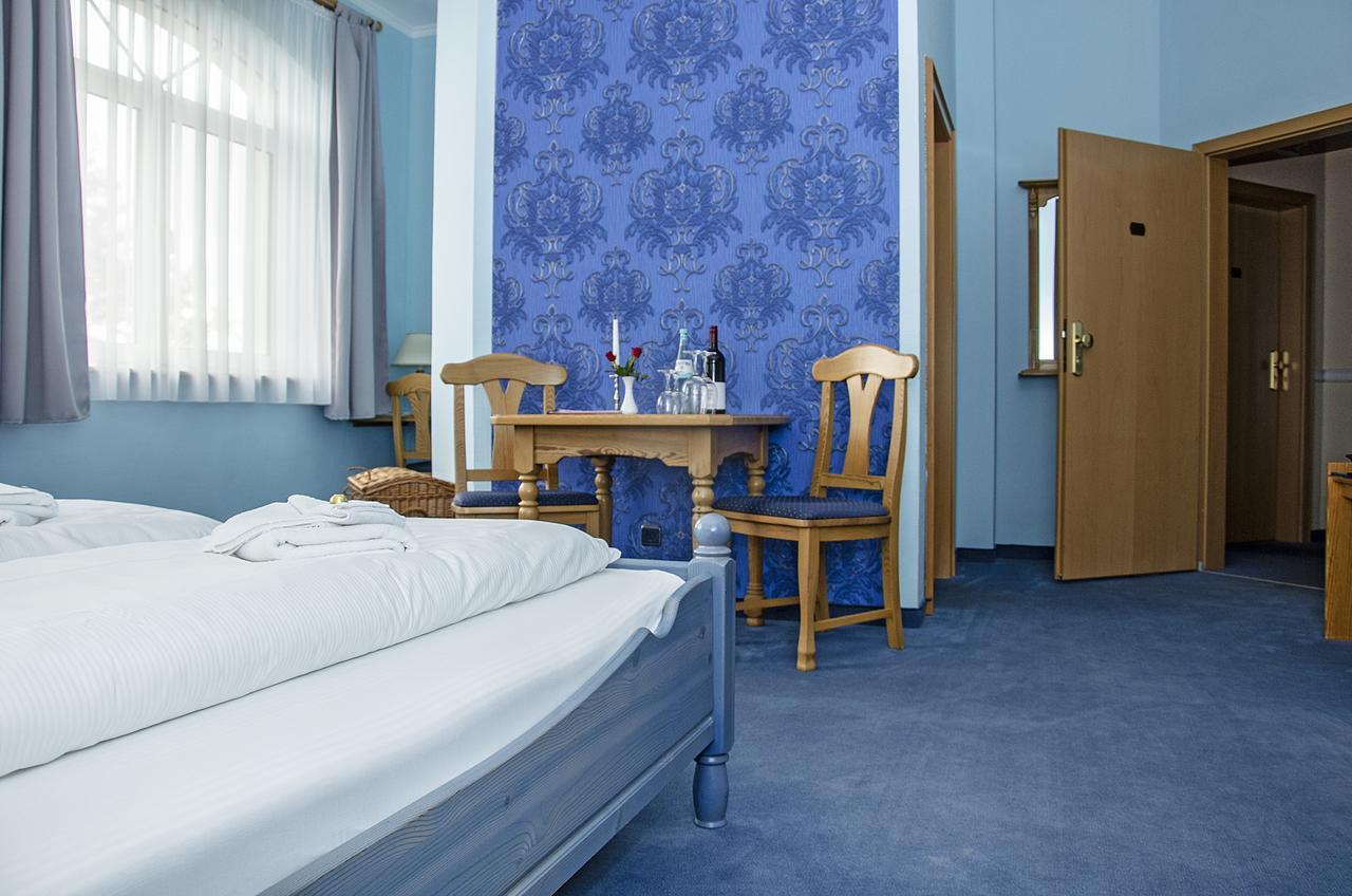 Hotel & Restaurant Haus Am See Locknitz Bagian luar foto