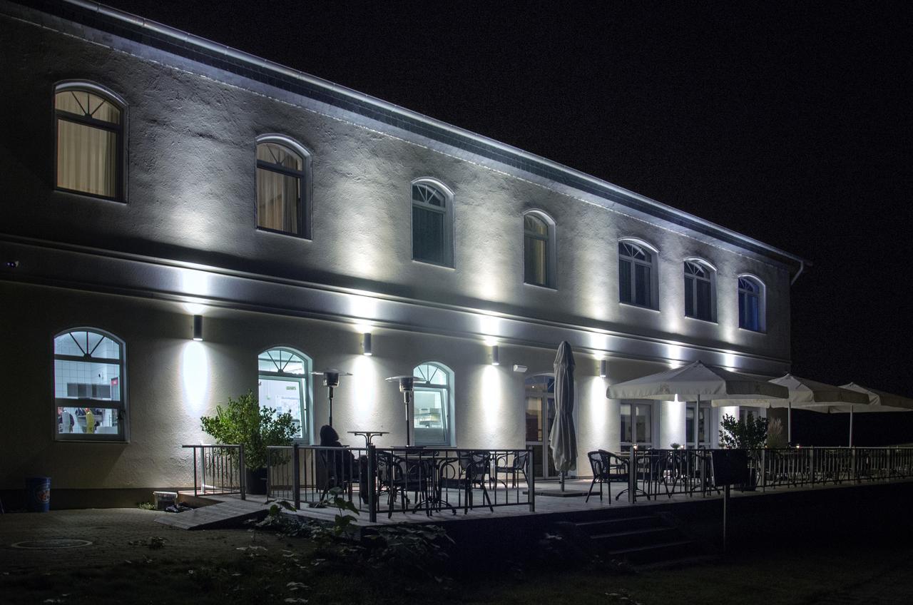 Hotel & Restaurant Haus Am See Locknitz Bagian luar foto